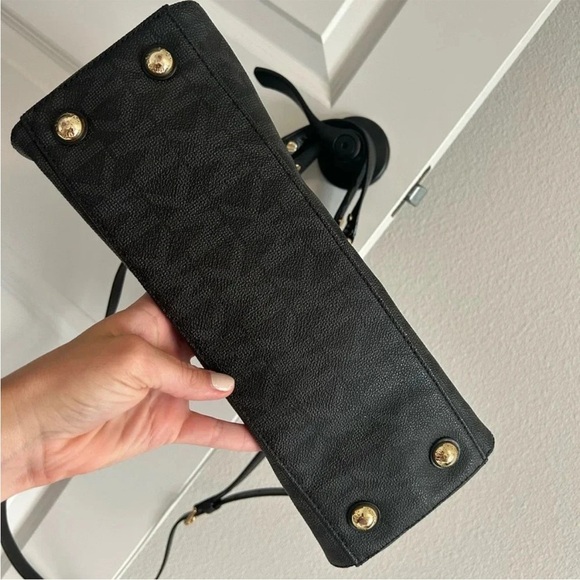 Michael Kors Black and Gold Tote with Signature Monogram Cynthia - Picture 7 of 13